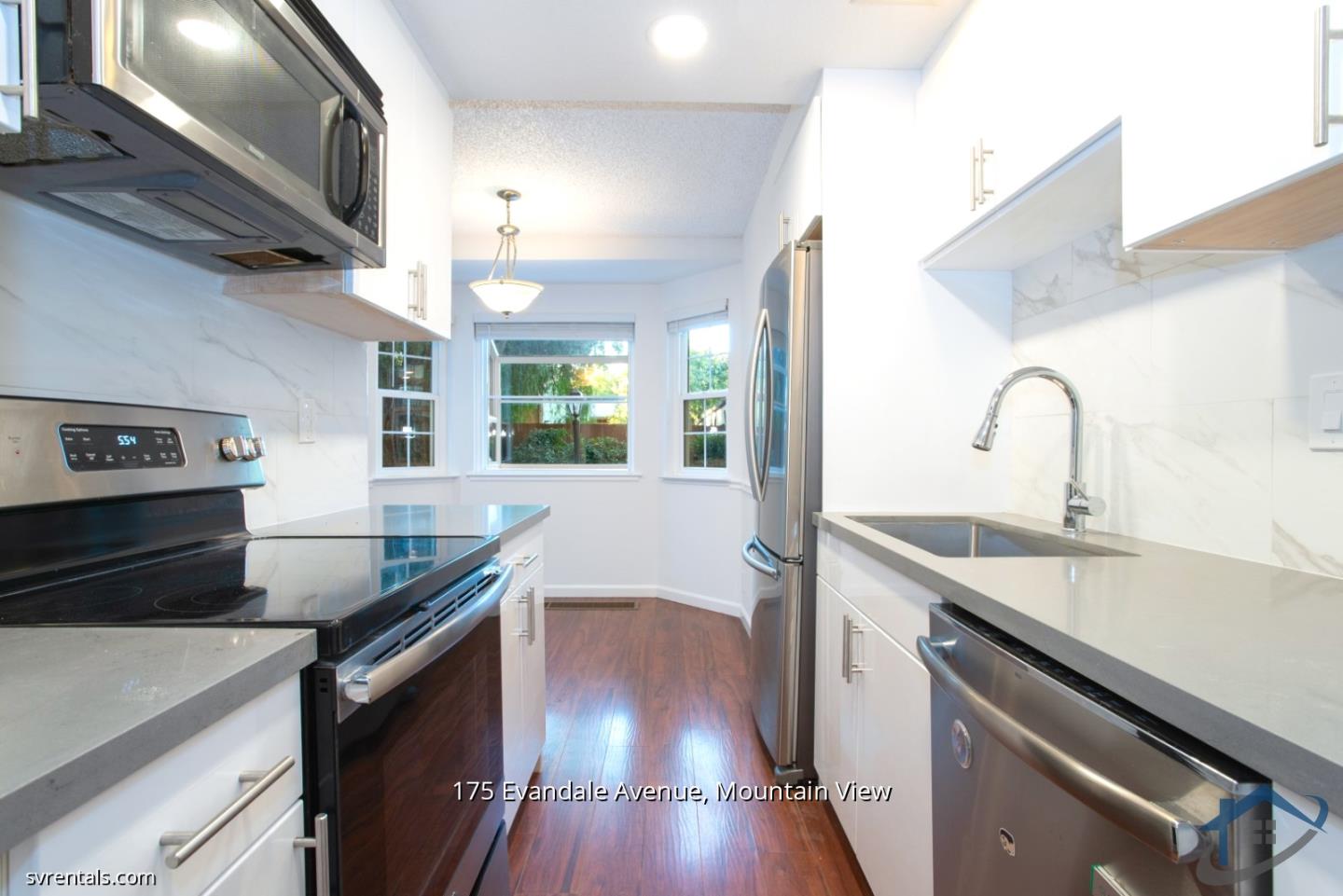 Detail Gallery Image 5 of 16 For 175 Evandale Ave #7,  Mountain View,  CA 94043 - 2 Beds | 2/1 Baths