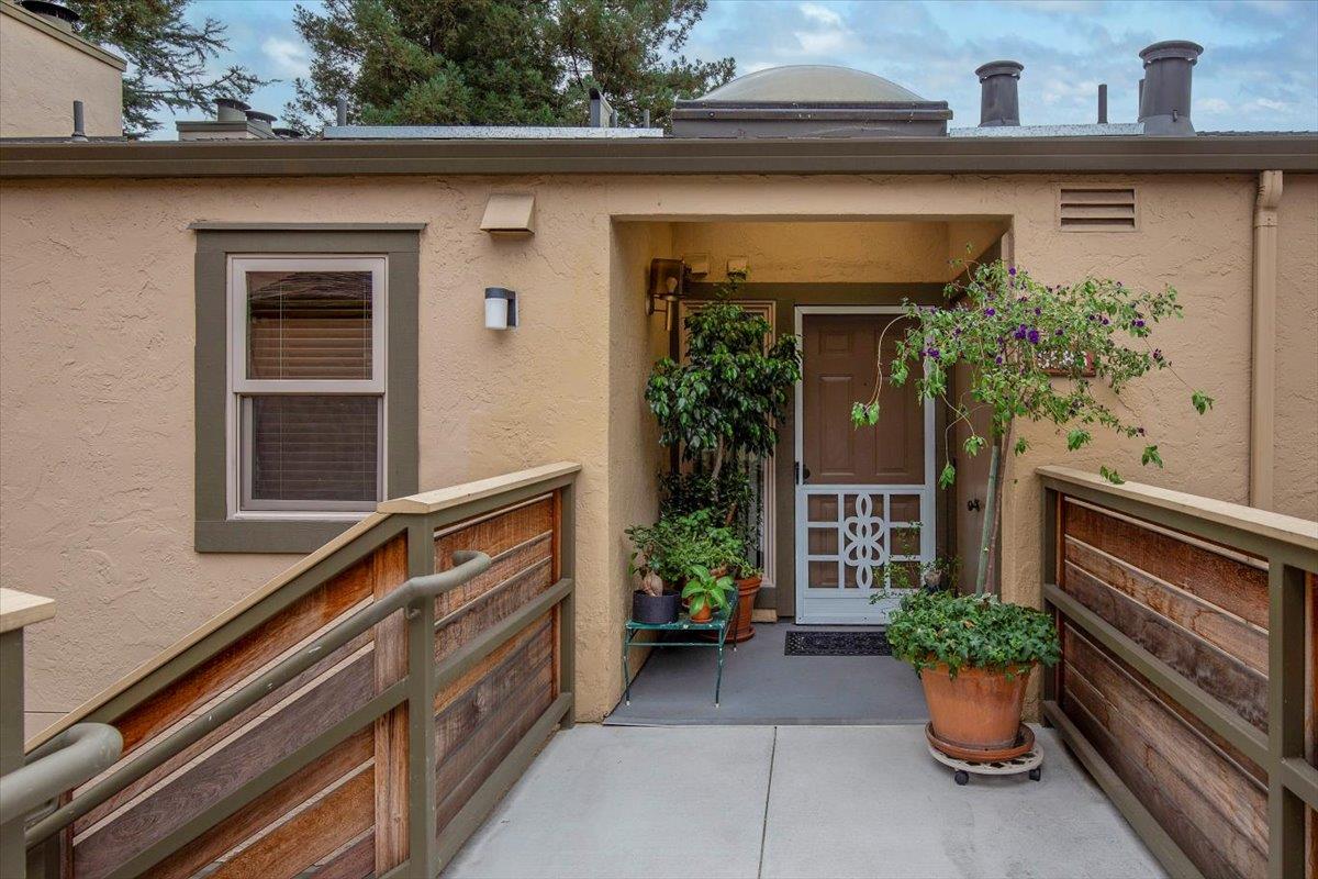 Front Image Thumbnail for ML82024718