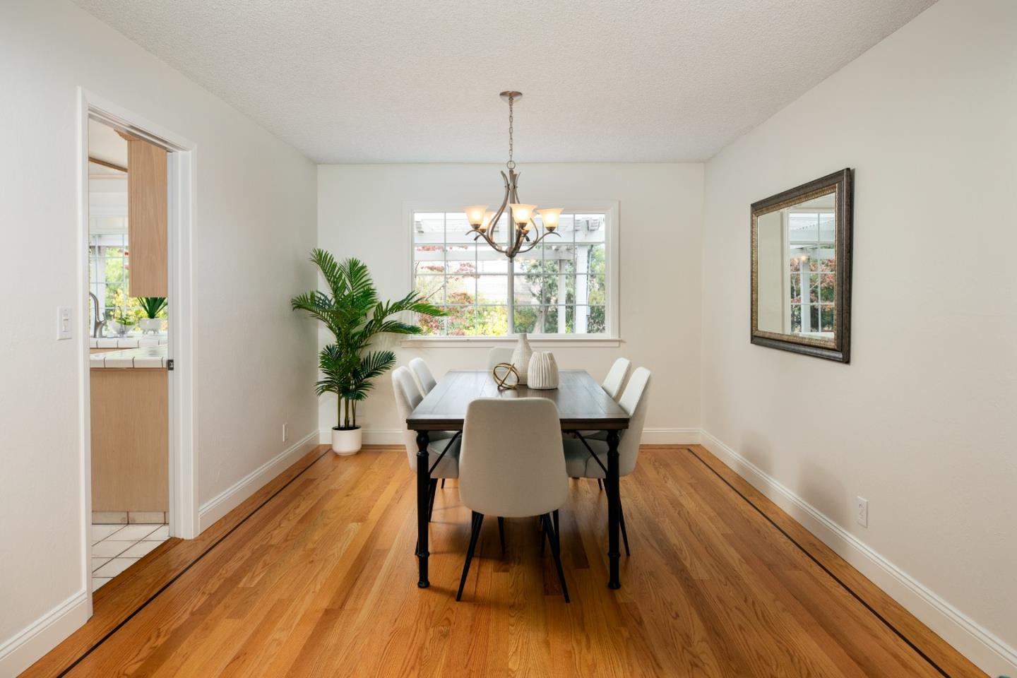 Detail Gallery Image 8 of 45 For 10715 Grapnel Pl, Cupertino,  CA 95014 - 5 Beds | 3 Baths