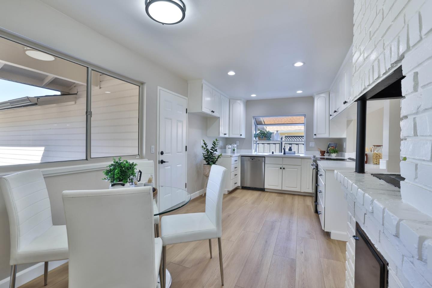 Detail Gallery Image 10 of 31 For 1072 Syracuse Dr, Sunnyvale,  CA 94087 - 4 Beds | 2 Baths