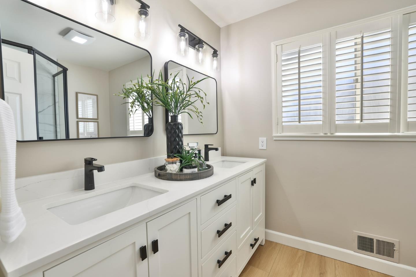 Detail Gallery Image 16 of 31 For 1072 Syracuse Dr, Sunnyvale,  CA 94087 - 4 Beds | 2 Baths
