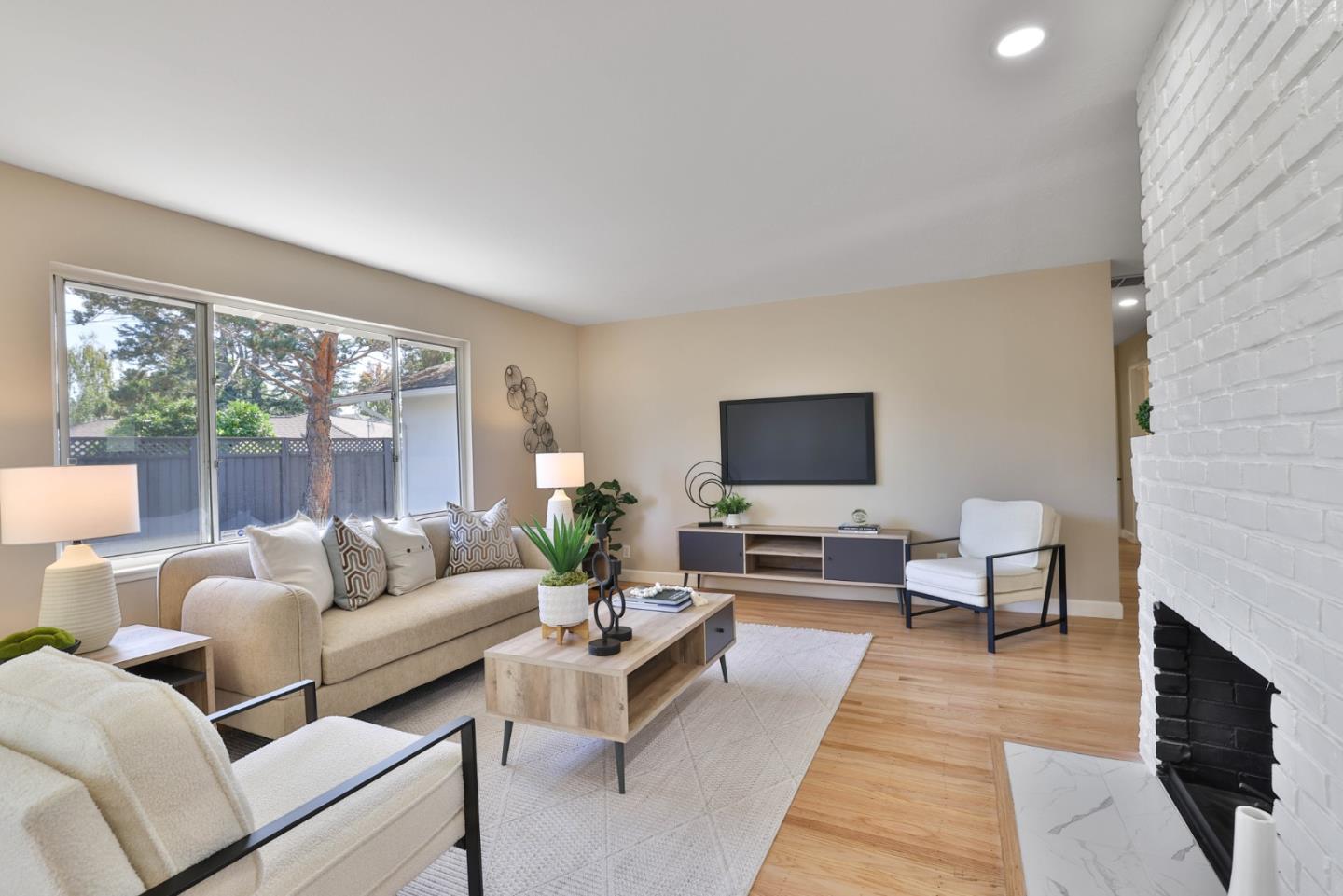 Detail Gallery Image 4 of 31 For 1072 Syracuse Dr, Sunnyvale,  CA 94087 - 4 Beds | 2 Baths