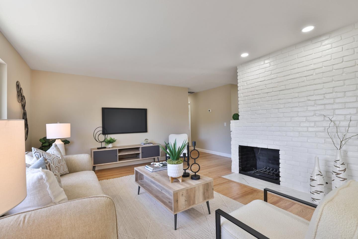 Detail Gallery Image 5 of 31 For 1072 Syracuse Dr, Sunnyvale,  CA 94087 - 4 Beds | 2 Baths