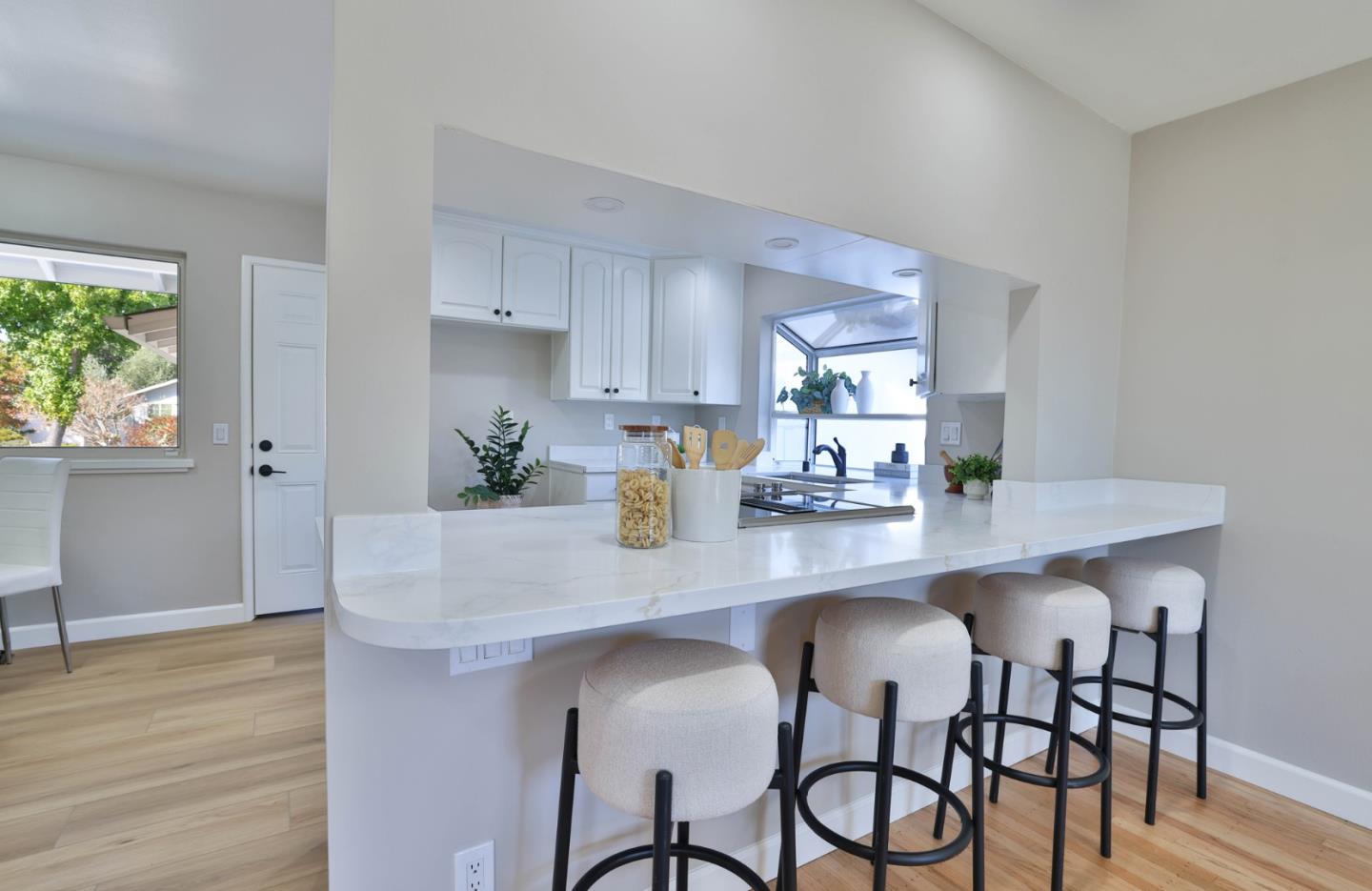 Detail Gallery Image 6 of 31 For 1072 Syracuse Dr, Sunnyvale,  CA 94087 - 4 Beds | 2 Baths