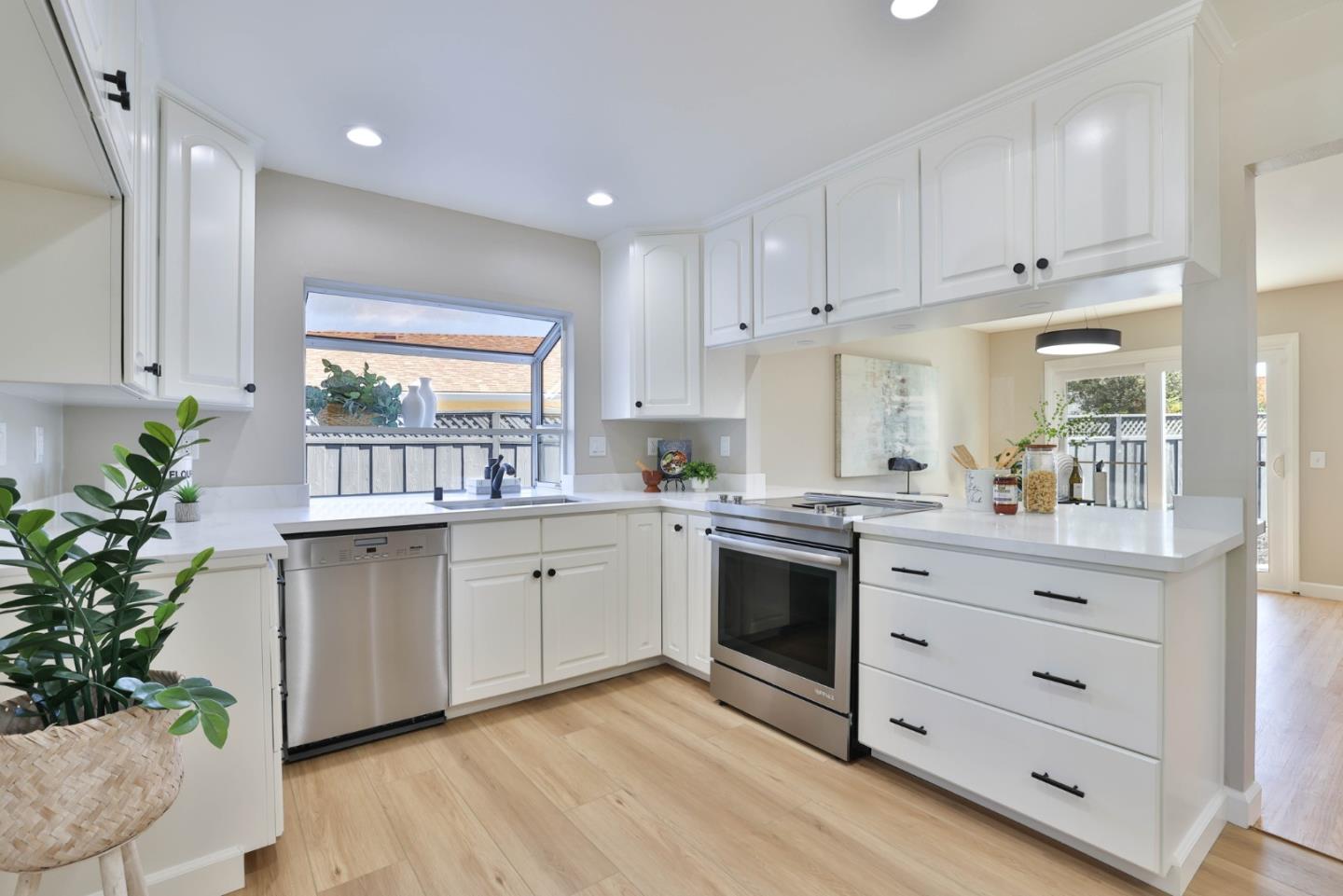 Detail Gallery Image 9 of 31 For 1072 Syracuse Dr, Sunnyvale,  CA 94087 - 4 Beds | 2 Baths