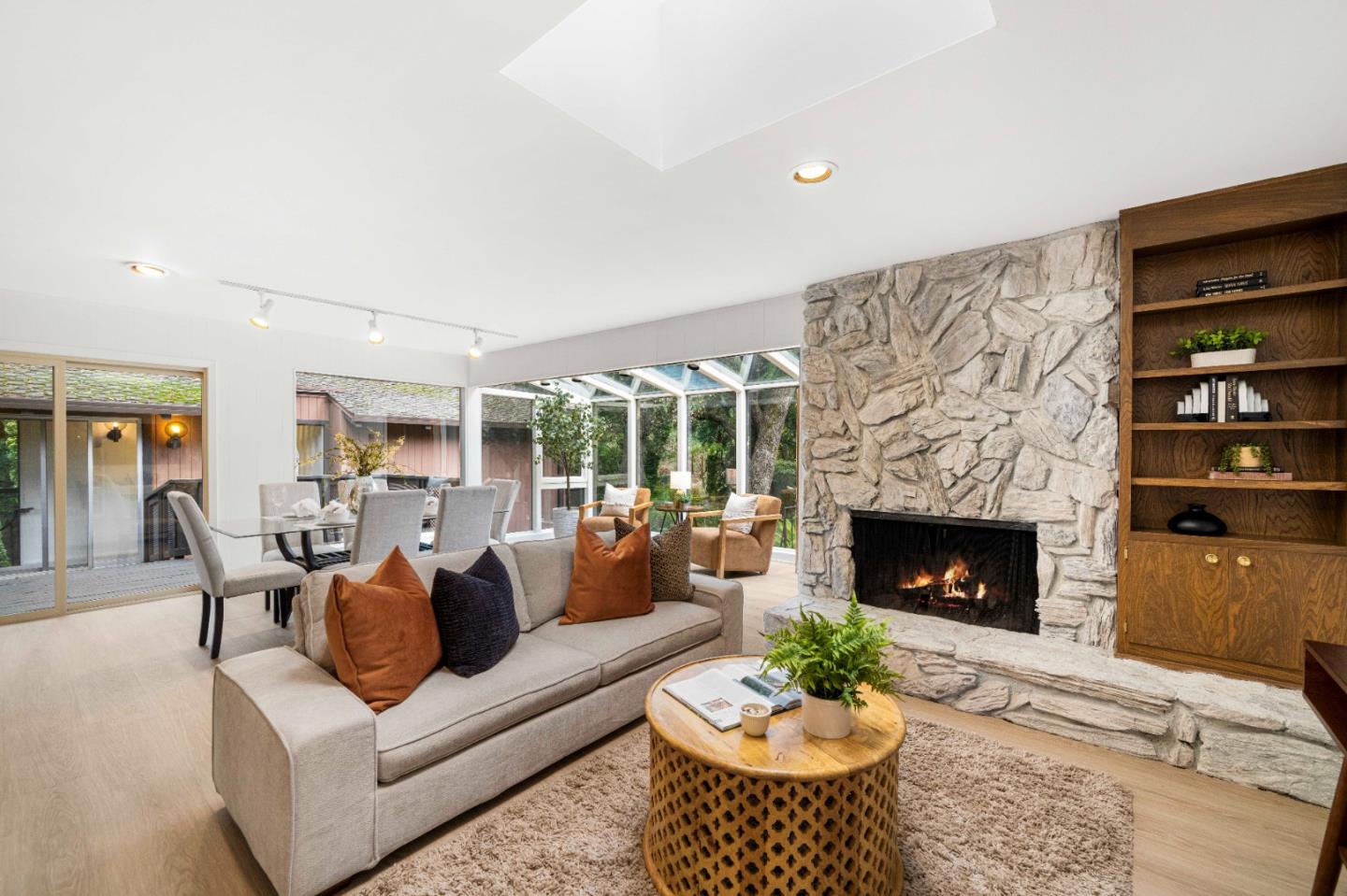 Detail Gallery Image 12 of 59 For 16325 Oakhurst Dr, Monte Sereno,  CA 95030 - 6 Beds | 3 Baths