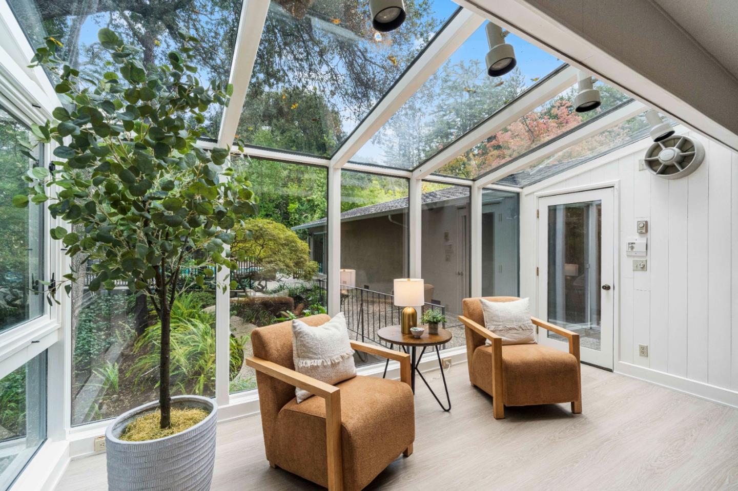 Detail Gallery Image 18 of 59 For 16325 Oakhurst Dr, Monte Sereno,  CA 95030 - 6 Beds | 3 Baths