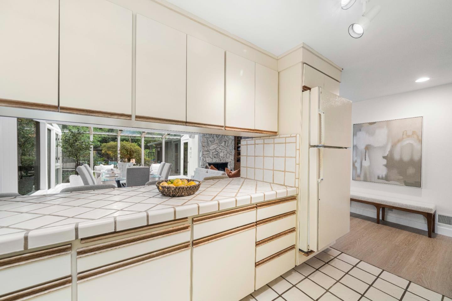 Detail Gallery Image 19 of 59 For 16325 Oakhurst Dr, Monte Sereno,  CA 95030 - 6 Beds | 3 Baths