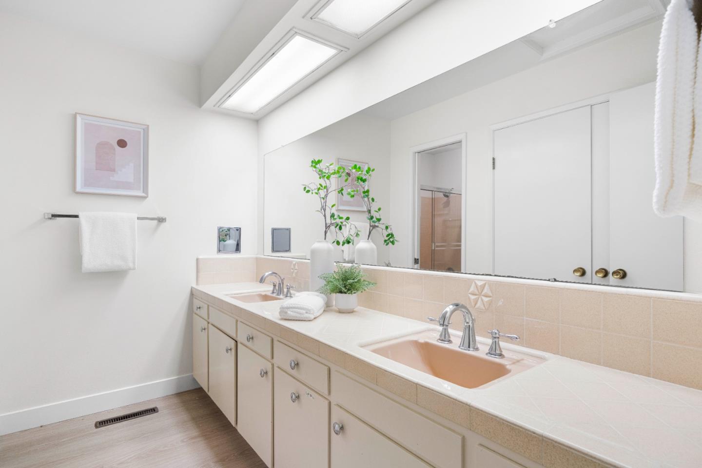 Detail Gallery Image 25 of 59 For 16325 Oakhurst Dr, Monte Sereno,  CA 95030 - 6 Beds | 3 Baths