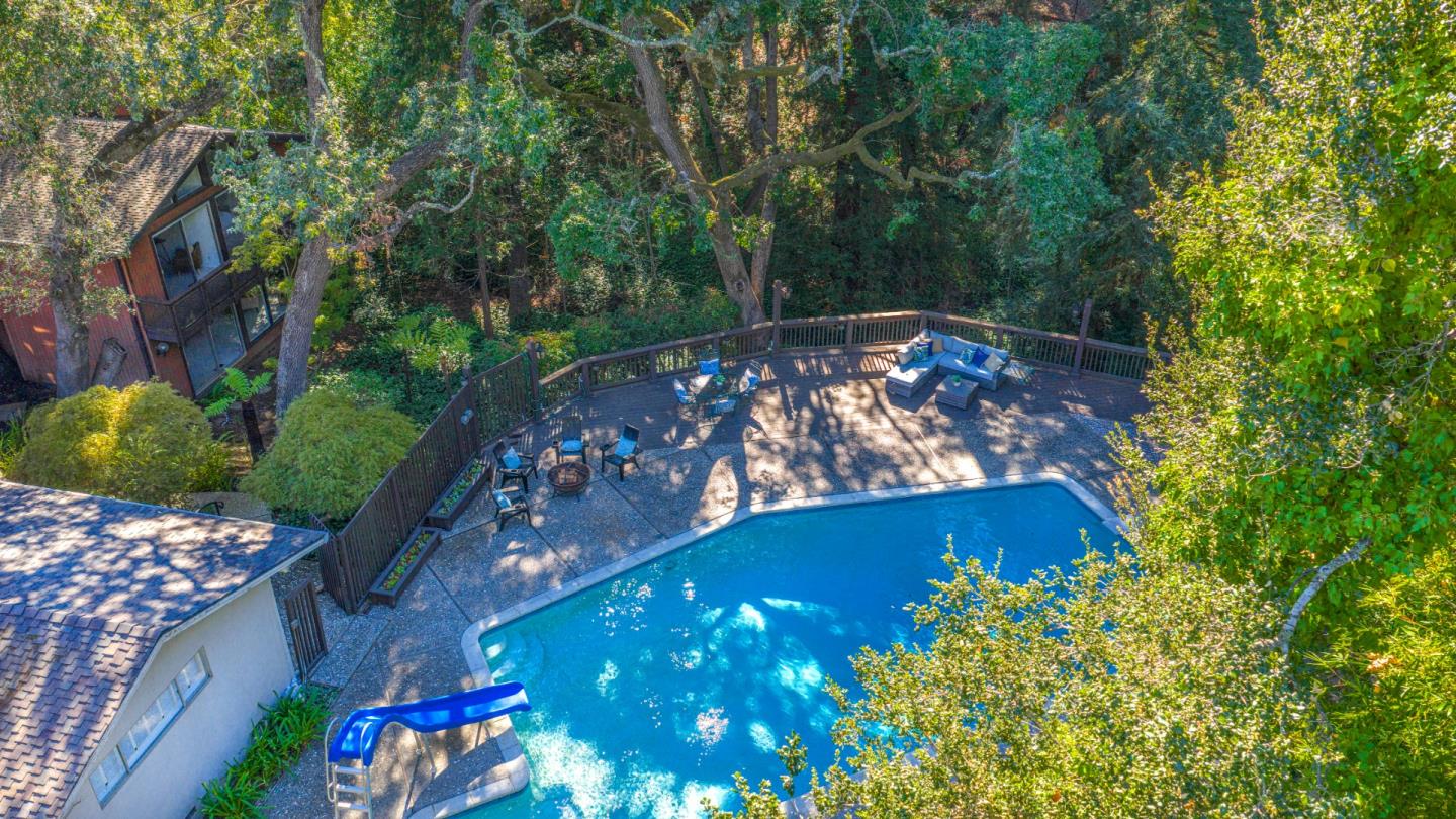 Detail Gallery Image 4 of 59 For 16325 Oakhurst Dr, Monte Sereno,  CA 95030 - 6 Beds | 3 Baths