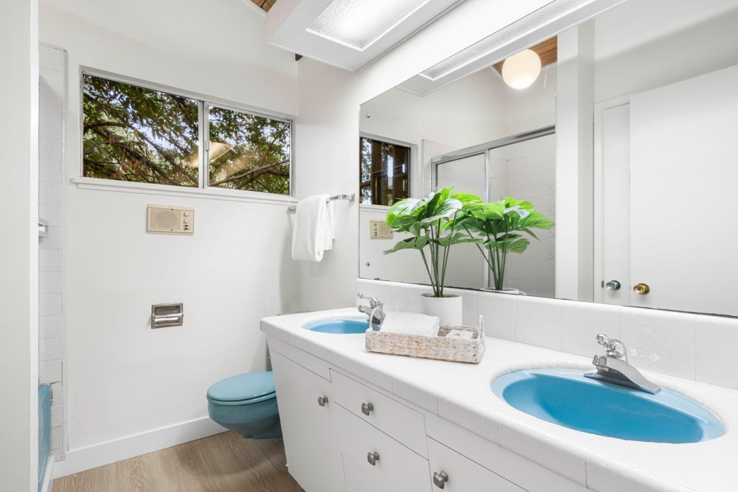 Detail Gallery Image 42 of 59 For 16325 Oakhurst Dr, Monte Sereno,  CA 95030 - 6 Beds | 3 Baths