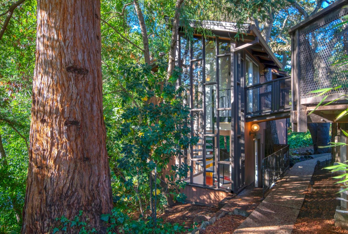 Detail Gallery Image 5 of 59 For 16325 Oakhurst Dr, Monte Sereno,  CA 95030 - 6 Beds | 3 Baths