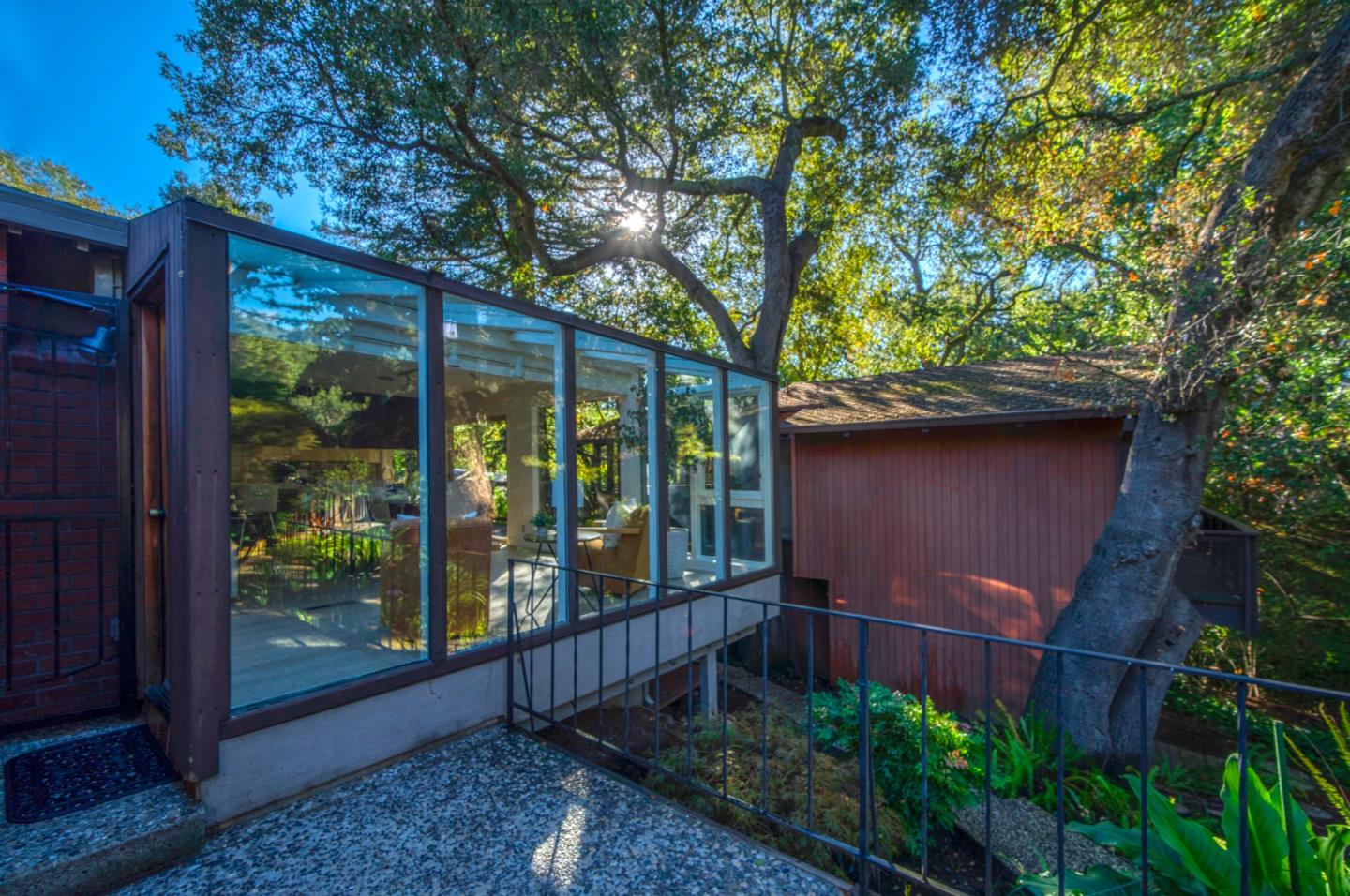 Detail Gallery Image 6 of 59 For 16325 Oakhurst Dr, Monte Sereno,  CA 95030 - 6 Beds | 3 Baths