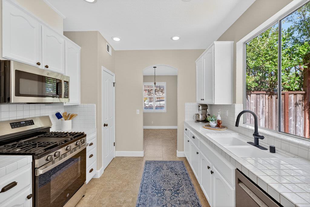 Detail Gallery Image 15 of 60 For 217 Augusta Ln, Aptos,  CA 95003 - 4 Beds | 2/1 Baths