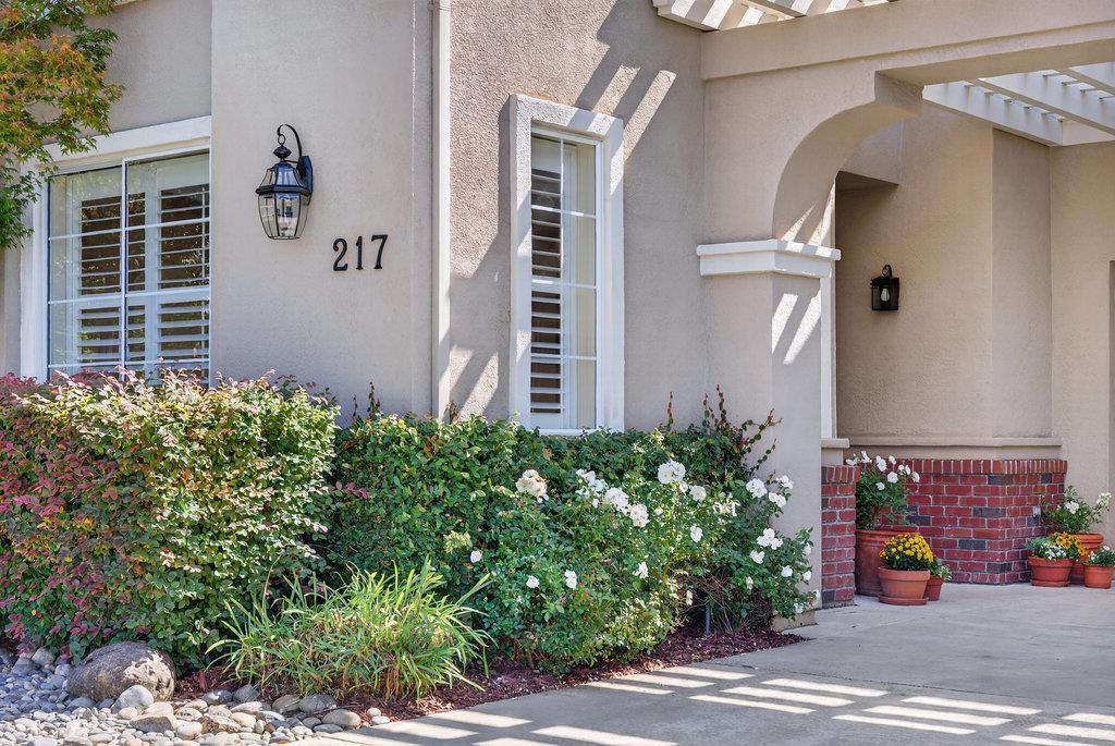 Detail Gallery Image 4 of 60 For 217 Augusta Ln, Aptos,  CA 95003 - 4 Beds | 2/1 Baths