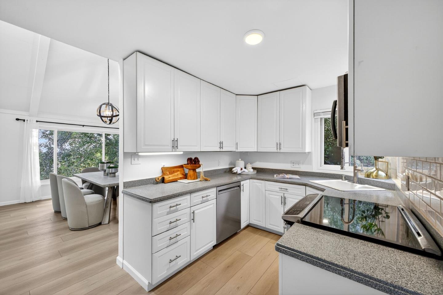 Detail Gallery Image 11 of 53 For 3988 Jefferson Ave, Redwood City,  CA 94062 - 3 Beds | 3 Baths