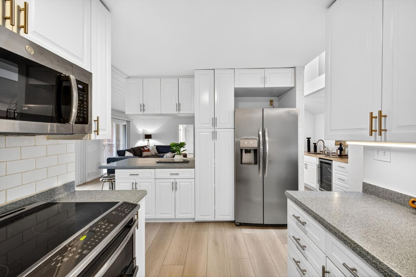 Detail Gallery Image 14 of 53 For 3988 Jefferson Ave, Redwood City,  CA 94062 - 3 Beds | 3 Baths