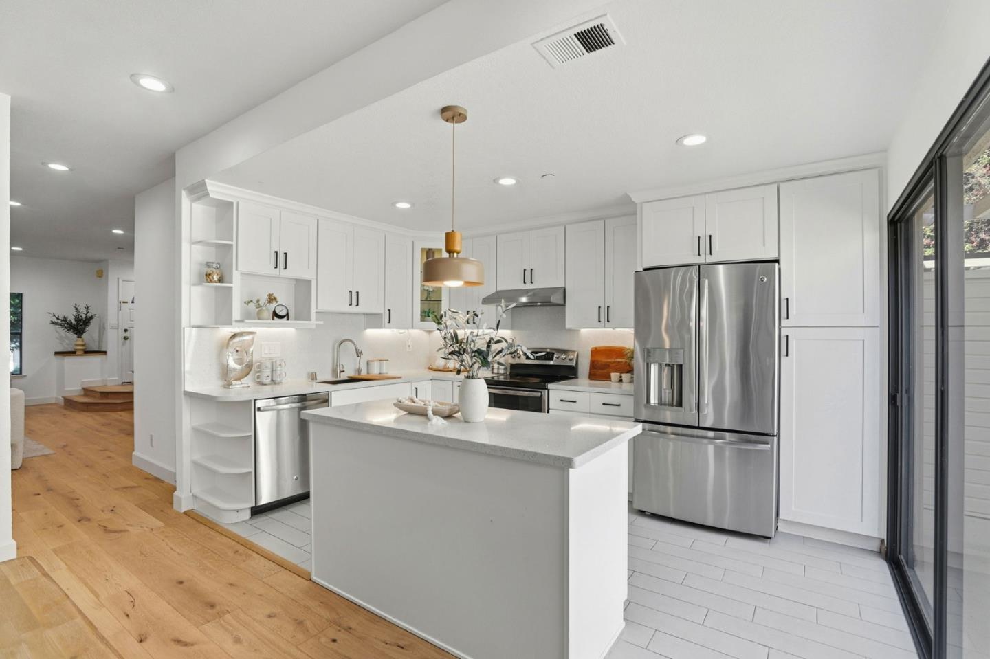 Detail Gallery Image 12 of 54 For 926 La Mesa Ter #E,  Sunnyvale,  CA 94086 - 4 Beds | 2/1 Baths