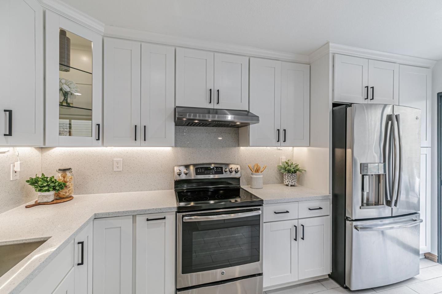 Detail Gallery Image 16 of 54 For 926 La Mesa Ter #E,  Sunnyvale,  CA 94086 - 4 Beds | 2/1 Baths