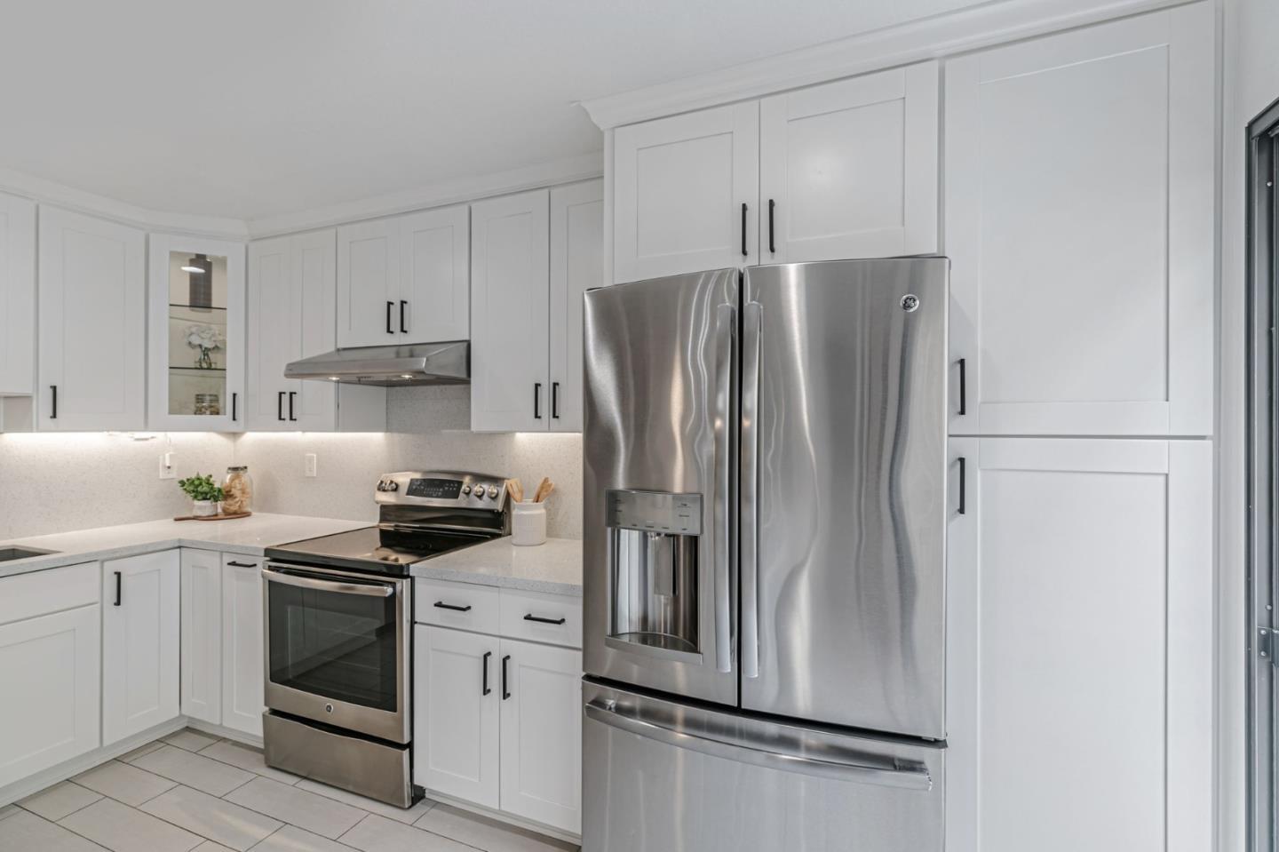 Detail Gallery Image 17 of 54 For 926 La Mesa Ter #E,  Sunnyvale,  CA 94086 - 4 Beds | 2/1 Baths