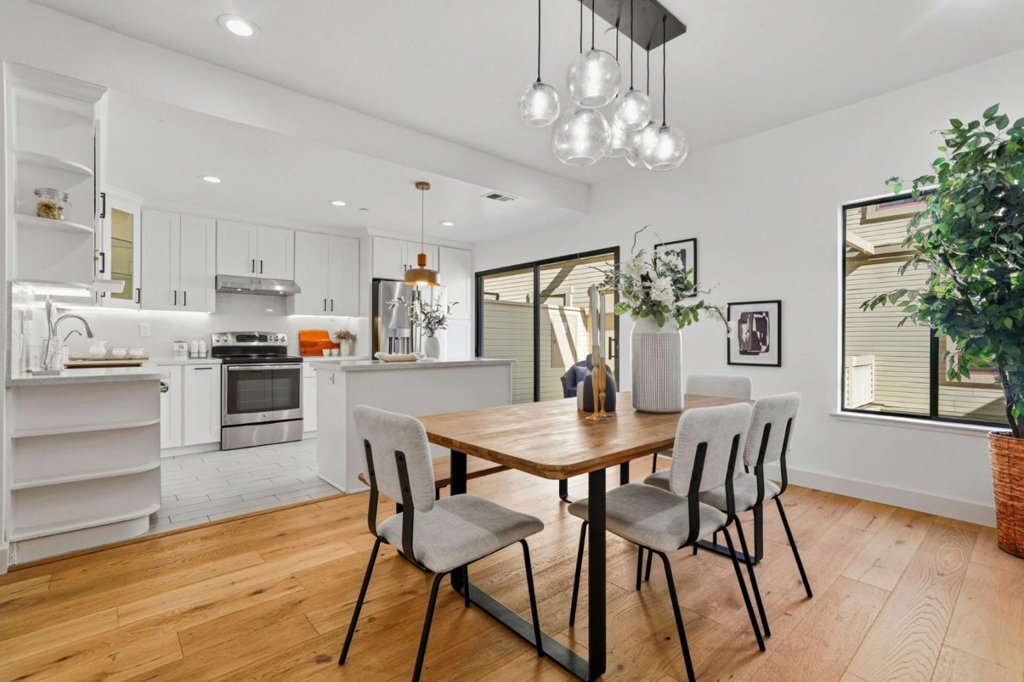 Detail Gallery Image 20 of 54 For 926 La Mesa Ter #E,  Sunnyvale,  CA 94086 - 4 Beds | 2/1 Baths