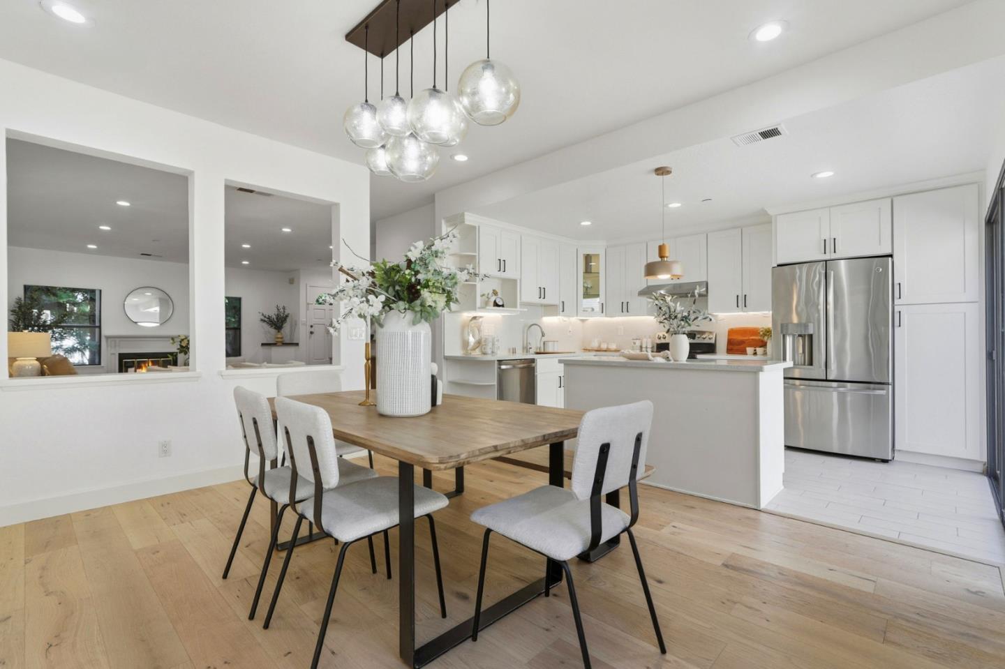 Detail Gallery Image 23 of 54 For 926 La Mesa Ter #E,  Sunnyvale,  CA 94086 - 4 Beds | 2/1 Baths