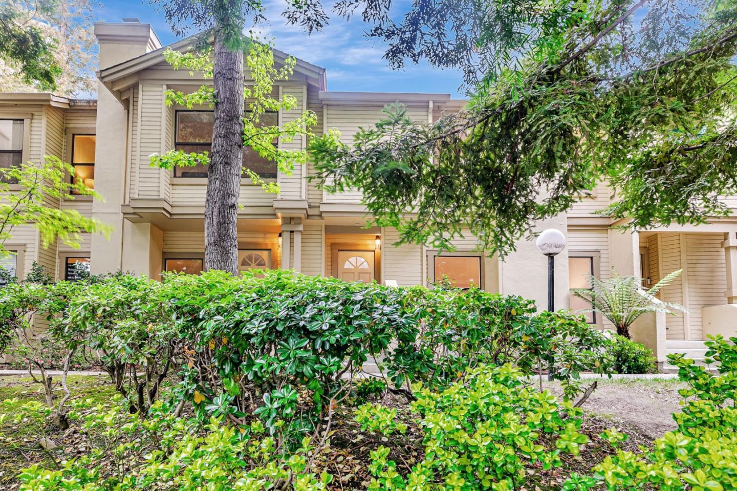 Detail Gallery Image 3 of 54 For 926 La Mesa Ter #E,  Sunnyvale,  CA 94086 - 4 Beds | 2/1 Baths