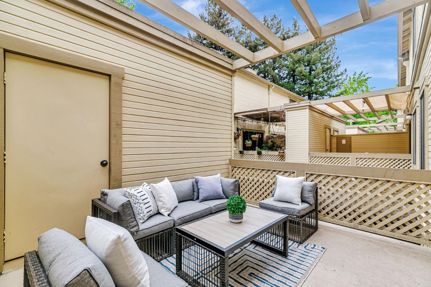 Detail Gallery Image 43 of 54 For 926 La Mesa Ter #E,  Sunnyvale,  CA 94086 - 4 Beds | 2/1 Baths