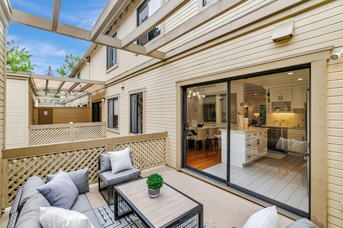 Detail Gallery Image 45 of 54 For 926 La Mesa Ter #E,  Sunnyvale,  CA 94086 - 4 Beds | 2/1 Baths