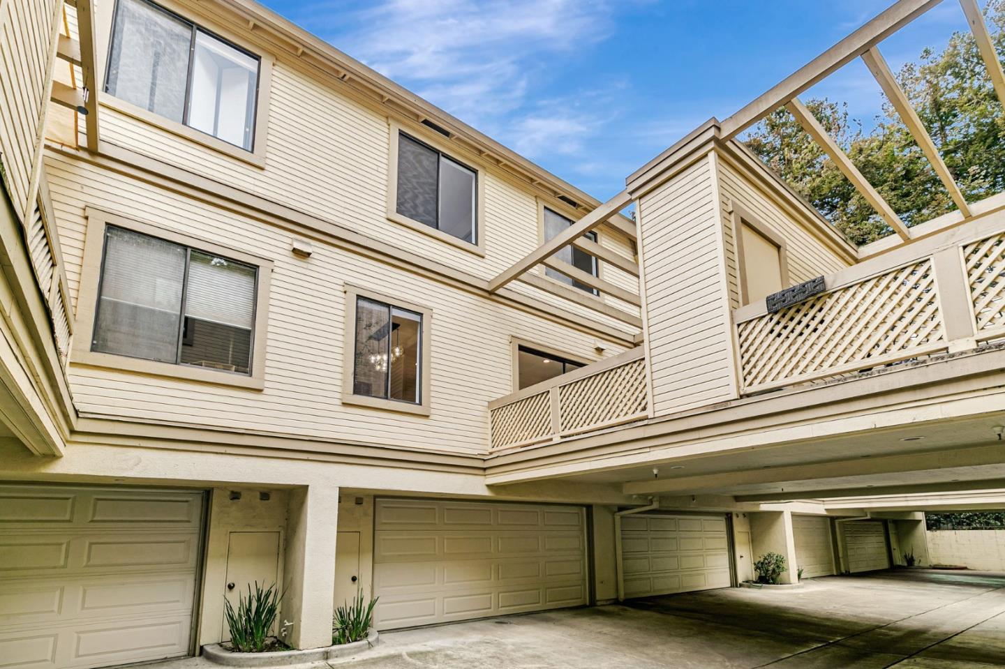 Detail Gallery Image 46 of 54 For 926 La Mesa Ter #E,  Sunnyvale,  CA 94086 - 4 Beds | 2/1 Baths