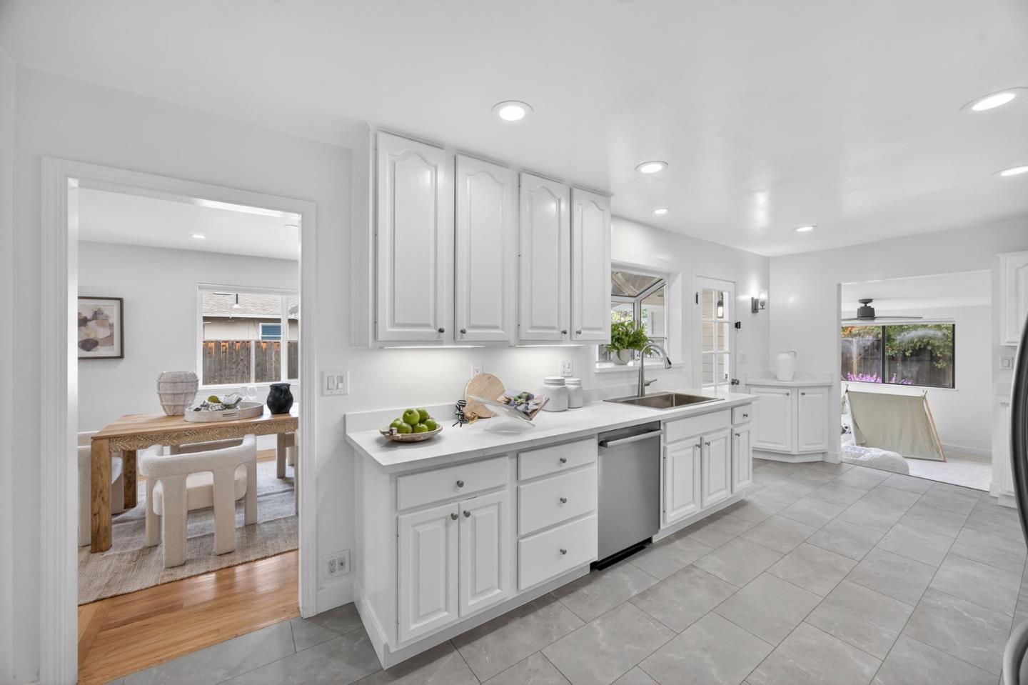 Detail Gallery Image 14 of 42 For 866 Stonehurst Way, Campbell,  CA 95008 - 3 Beds | 2 Baths