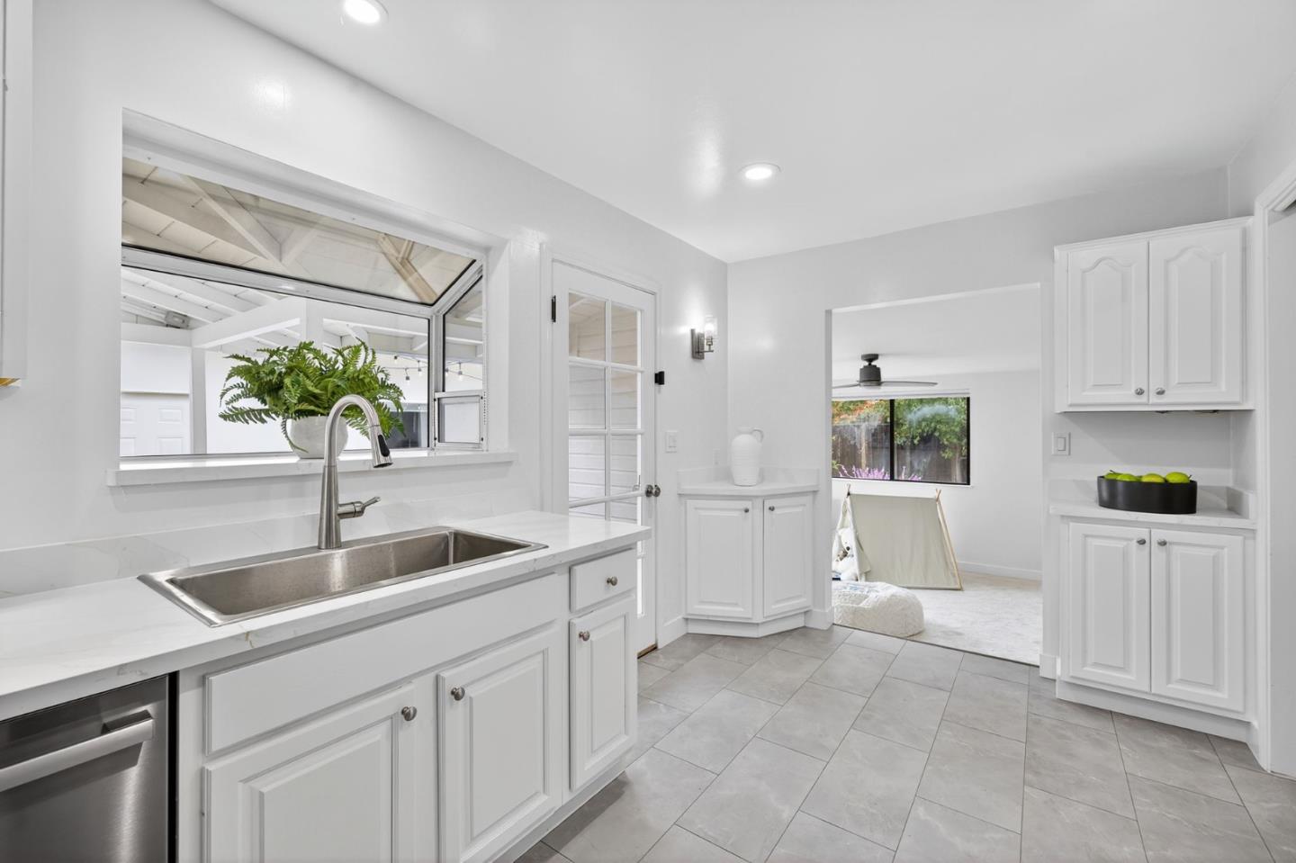 Detail Gallery Image 15 of 42 For 866 Stonehurst Way, Campbell,  CA 95008 - 3 Beds | 2 Baths