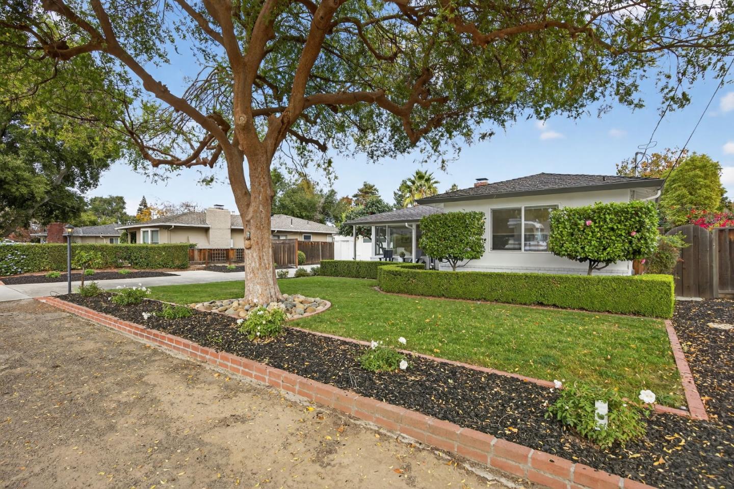 Detail Gallery Image 3 of 42 For 866 Stonehurst Way, Campbell,  CA 95008 - 3 Beds | 2 Baths