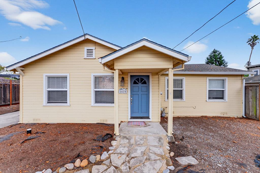 Detail Gallery Image 12 of 26 For 1610 Bulb Ave, Santa Cruz,  CA 95062 - 2 Beds | 1 Baths