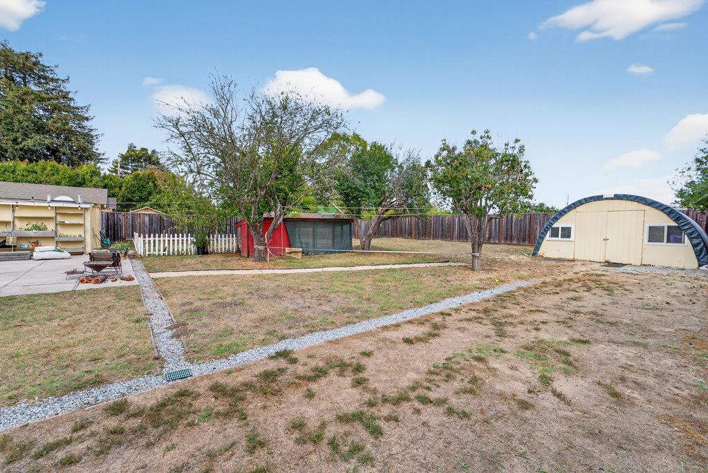 Detail Gallery Image 3 of 26 For 1610 Bulb Ave, Santa Cruz,  CA 95062 - 2 Beds | 1 Baths