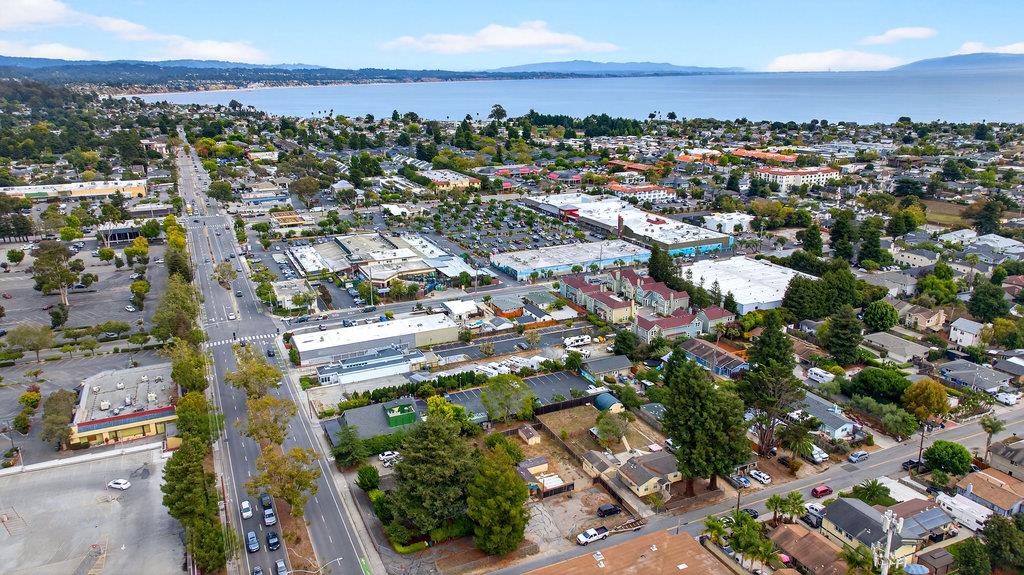 Detail Gallery Image 9 of 26 For 1610 Bulb Ave, Santa Cruz,  CA 95062 - 2 Beds | 1 Baths