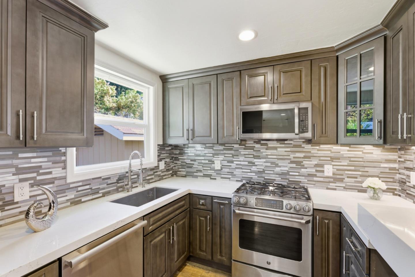 Detail Gallery Image 16 of 39 For 16108 Berkshire Dr, San Leandro,  CA 94578 - 2 Beds | 1 Baths