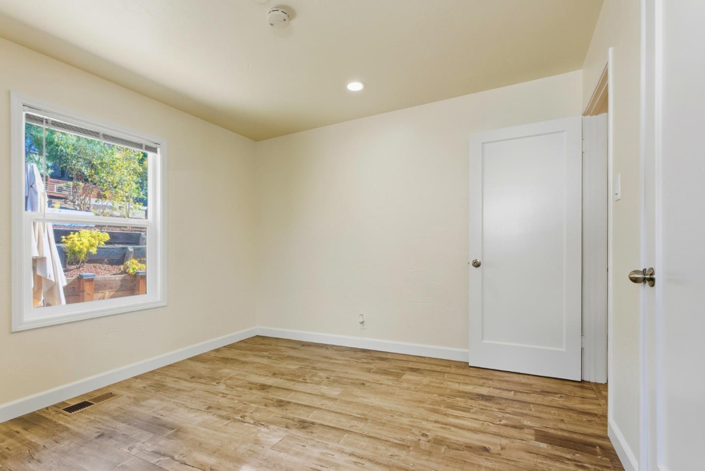 Detail Gallery Image 26 of 39 For 16108 Berkshire Dr, San Leandro,  CA 94578 - 2 Beds | 1 Baths