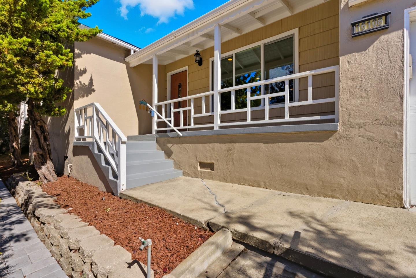 Detail Gallery Image 5 of 39 For 16108 Berkshire Dr, San Leandro,  CA 94578 - 2 Beds | 1 Baths