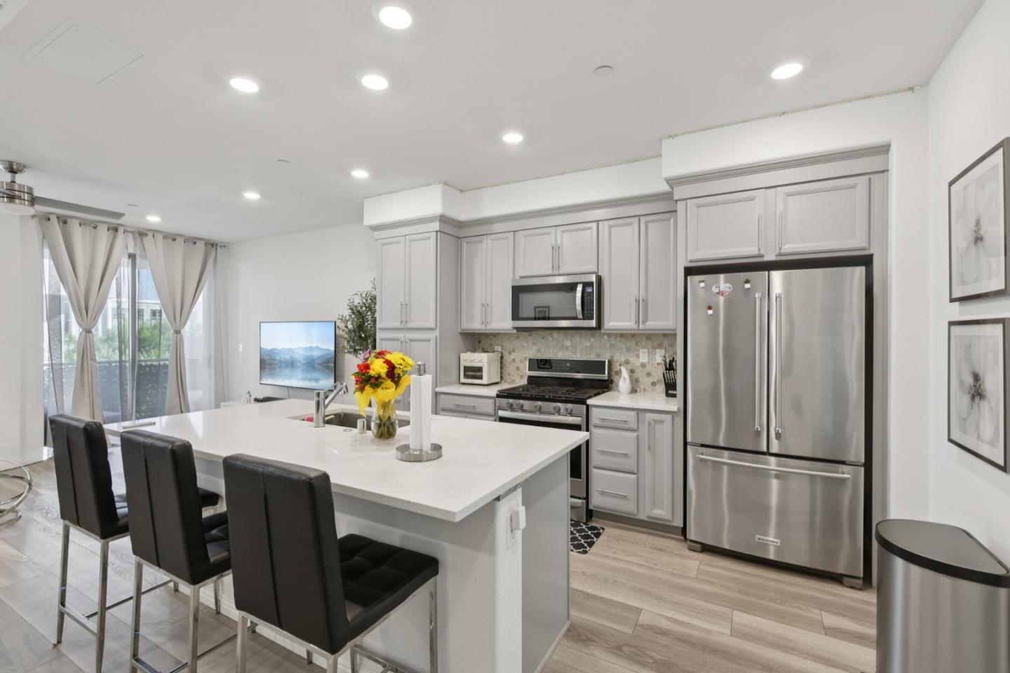 Detail Gallery Image 12 of 32 For 6806 Chroma Ct, San Jose,  CA 95119 - 3 Beds | 3 Baths