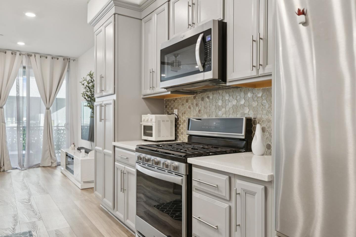 Detail Gallery Image 13 of 32 For 6806 Chroma Ct, San Jose,  CA 95119 - 3 Beds | 3 Baths