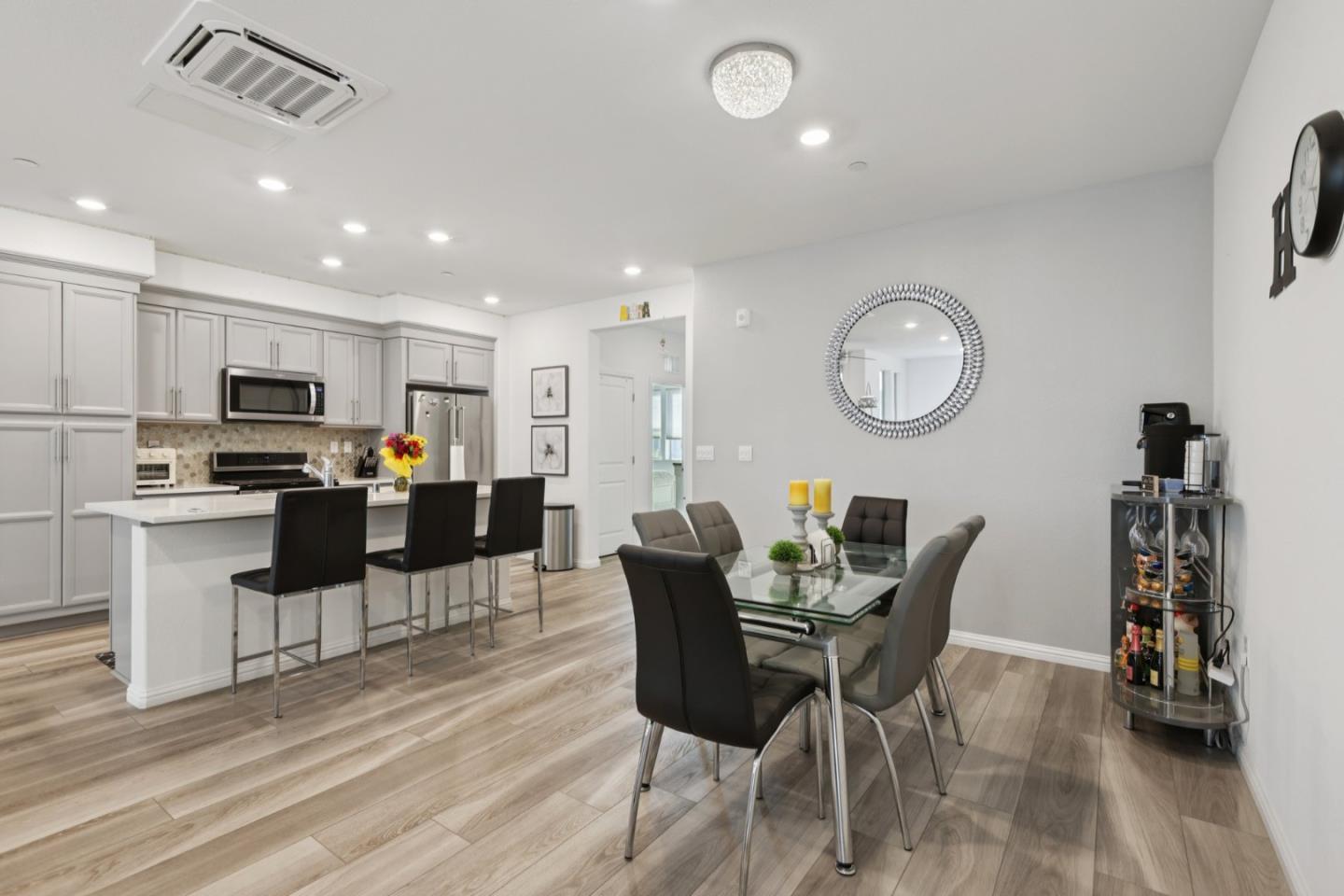 Detail Gallery Image 8 of 32 For 6806 Chroma Ct, San Jose,  CA 95119 - 3 Beds | 3 Baths