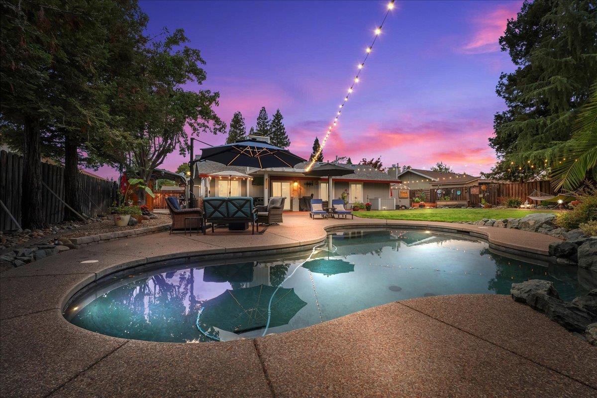 Detail Gallery Image 2 of 46 For 128 Mesquite Ct, Folsom,  CA 95630 - 3 Beds | 2 Baths