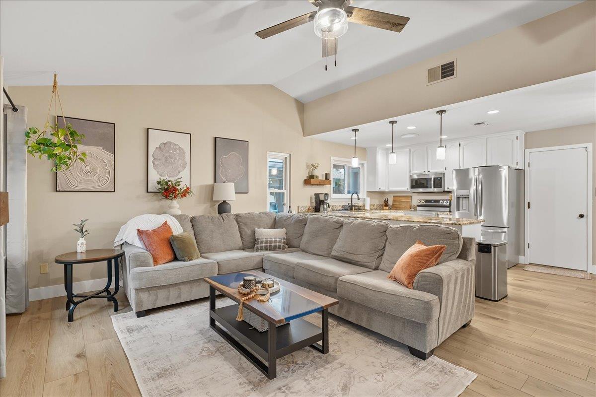 Detail Gallery Image 7 of 46 For 128 Mesquite Ct, Folsom,  CA 95630 - 3 Beds | 2 Baths