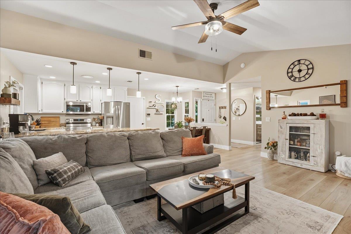 Detail Gallery Image 8 of 46 For 128 Mesquite Ct, Folsom,  CA 95630 - 3 Beds | 2 Baths