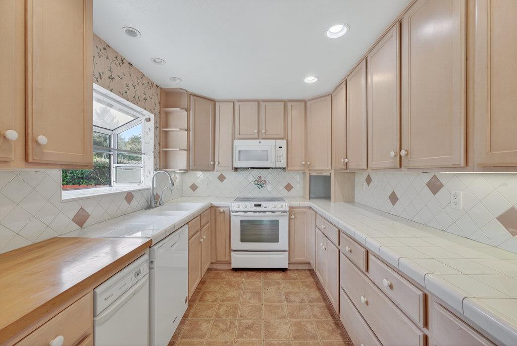 Detail Gallery Image 10 of 42 For 2784 Borregas Dr, Aptos,  CA 95003 - 4 Beds | 3 Baths