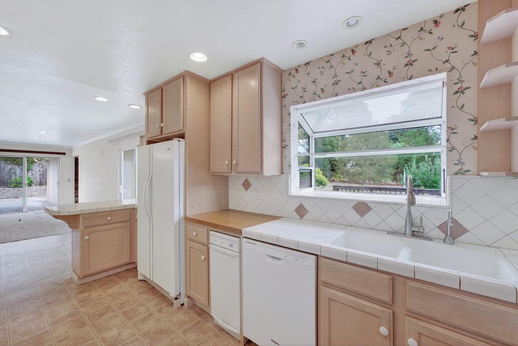 Detail Gallery Image 11 of 42 For 2784 Borregas Dr, Aptos,  CA 95003 - 4 Beds | 3 Baths