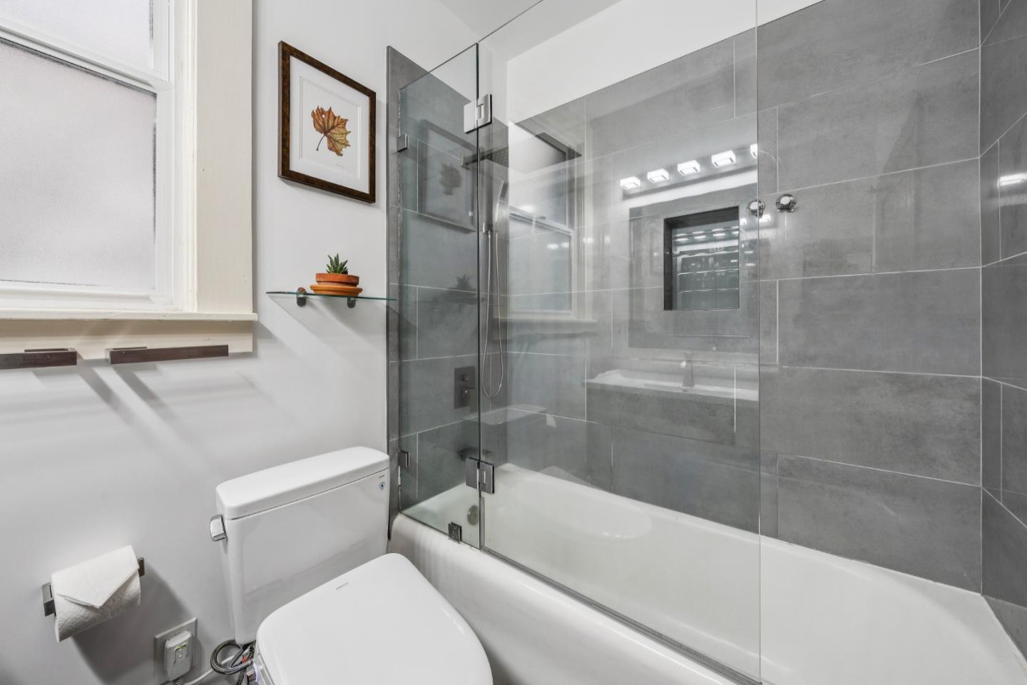 Detail Gallery Image 8 of 11 For 1375 43rd Ave, San Francisco,  CA 94122 - 3 Beds | 2 Baths