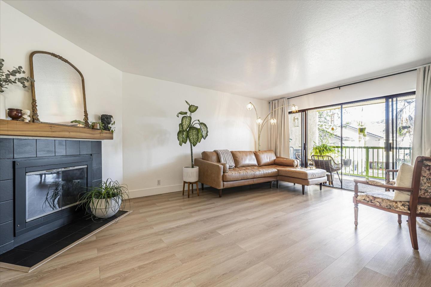 Front Image Thumbnail for ML82024748