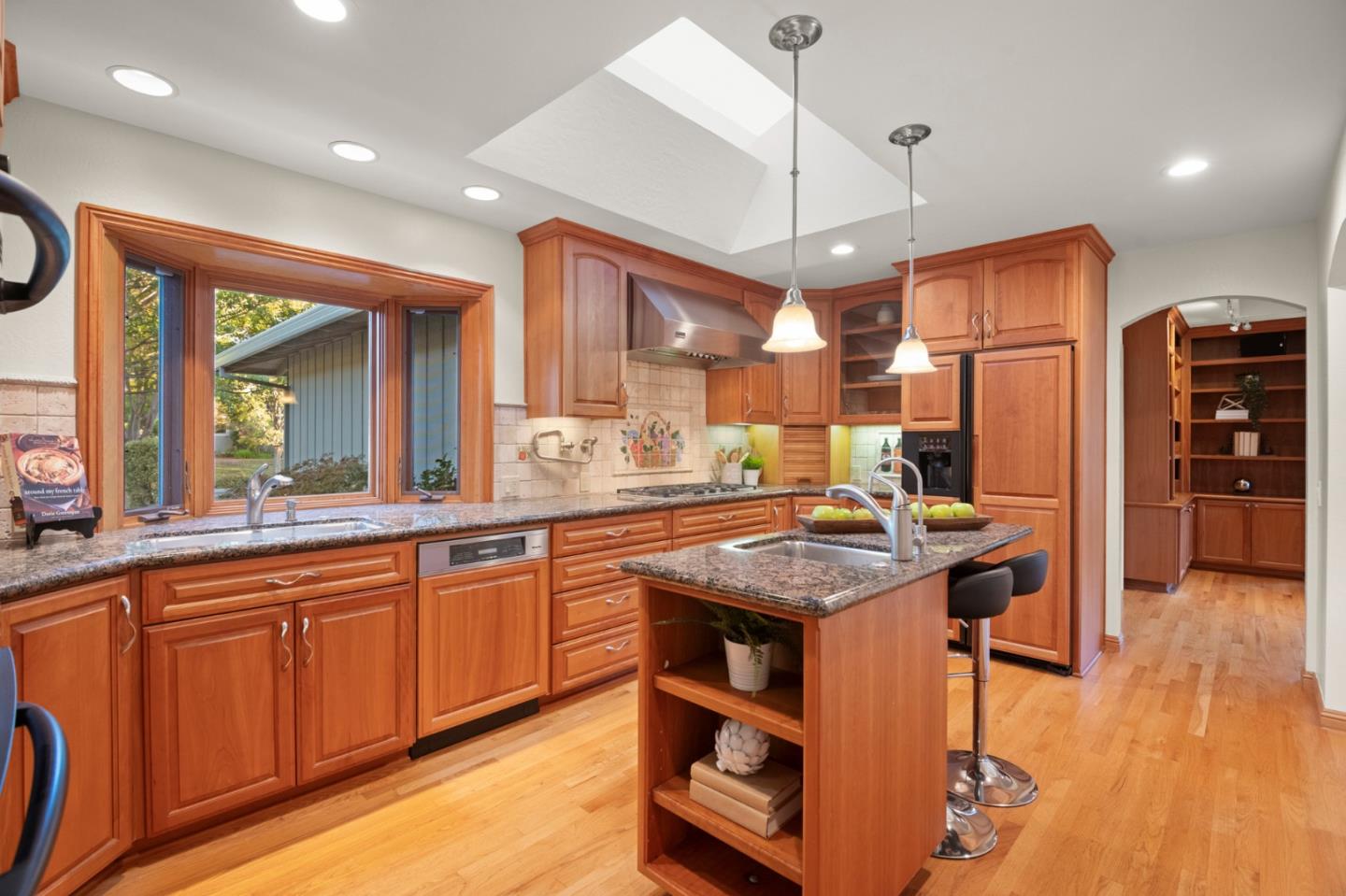 Detail Gallery Image 11 of 27 For 115 Lansberry Ct, Los Gatos,  CA 95032 - 4 Beds | 2/1 Baths